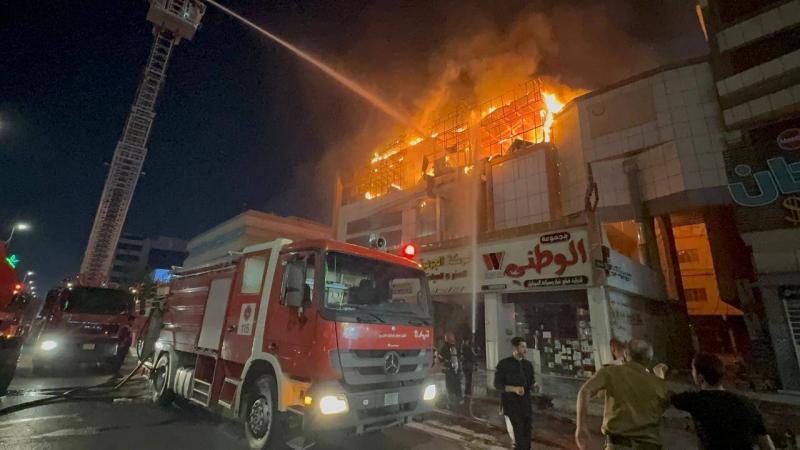 Fire Devours Hotel in Karbala (Photos)