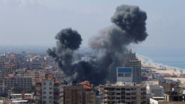 Israel Continues Bombing Gaza and Lebanon... Netanyahu Meets with Senior Military Leaders