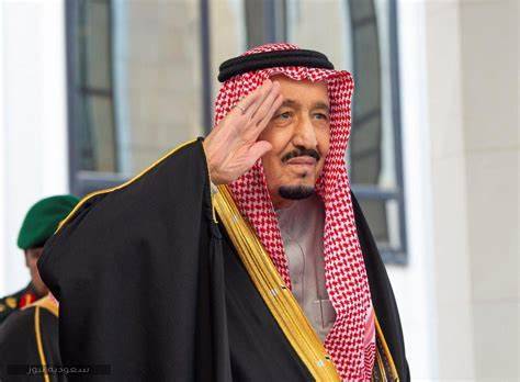الملك سلمان تماثل للشفاء من التهاب في الرئة