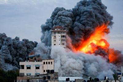 Intense Israeli Bombardment on Gaza Strip as City Encircled