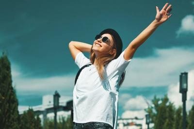 Why You Should Stay Single in Your 20s