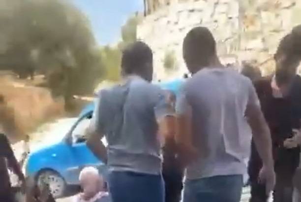 Video: Party Members Assault Displaced Persons from Aita al-Chaab