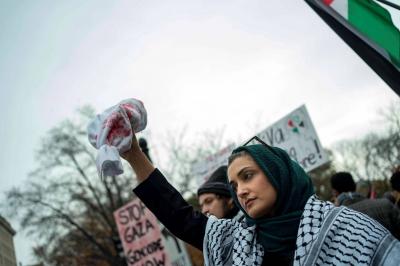The Keffiyeh: The Trend of the Year in America Despite Attacks on Wearers