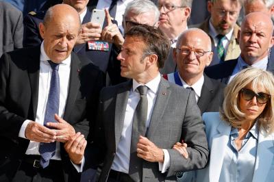 Macron Warns of Endless War... and Le Drian Fails on 3 Sensitive Files