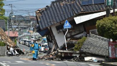 Tsunami Waves Strike Japan After Strong Earthquake (Video)