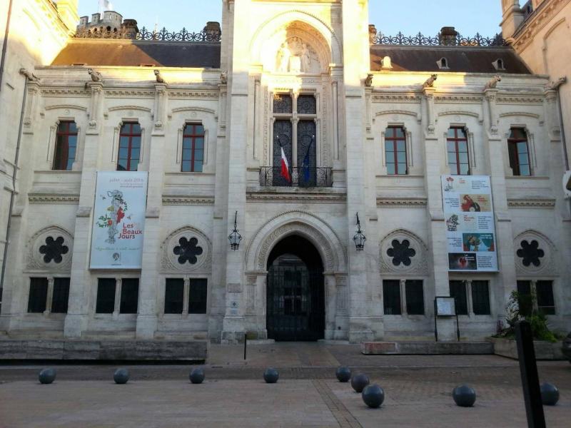 Attempted Arson at Angoulême City Hall in France