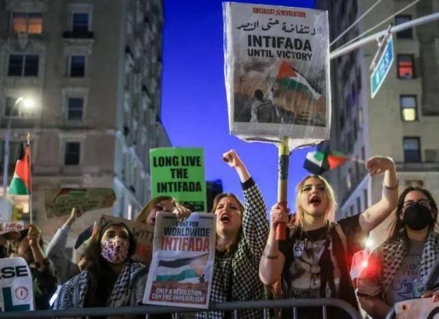 Tensions Rise at American Universities in Solidarity with Palestinians