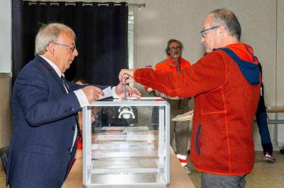 The French Vote... Elections That Could Bring the Right to Power
