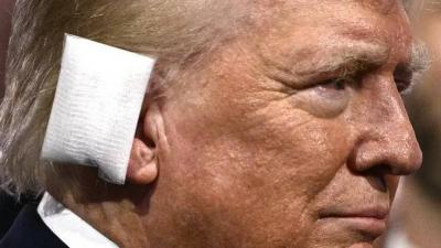 Trump Arrives at Republican Party Conference with Bandaged Ear Amid Loud Applause (Video)