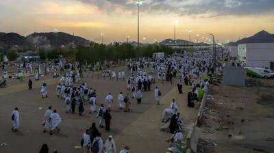 Pilgrims Settle in "Minaa" on the First Day of Tashreeq for Jamarat Stoning