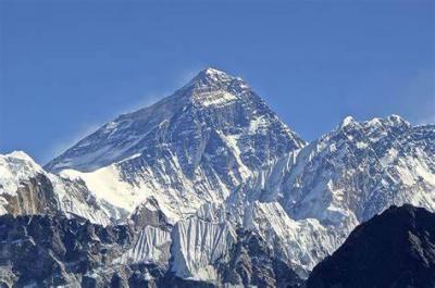 On Mount Everest: The Melting White Veil Reveals Hundreds of Corpses