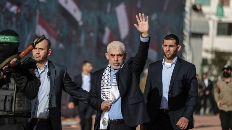 Israel Bribes Smokers in Gaza with Cigarettes to Reach Sinwar