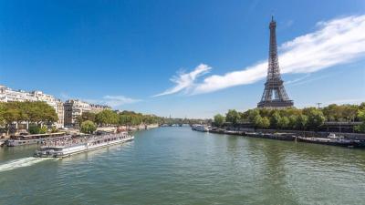 What is the Truth Behind the Exclusion of Rowing Player "Lost" in the Seine River?