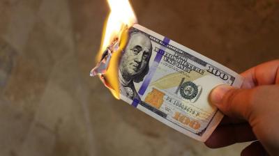 Algeria: Influencers Burn Money in Celebration