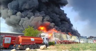 Massive Fire Consumes 4 Factories in Turkey (Video)