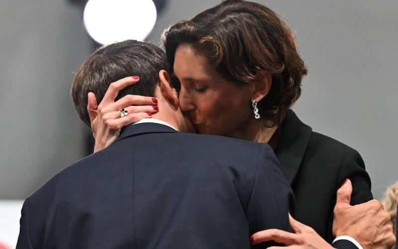 How Did the Public React to the French Sports Minister's Kiss with Emmanuel Macron?