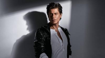 Shah Rukh Khan Angers Fans with Controversial Behavior on the Red Carpet (Video)