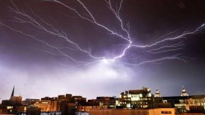 صاعقة تضرب البيت الأبيض وإصابة 4 أشحاص
