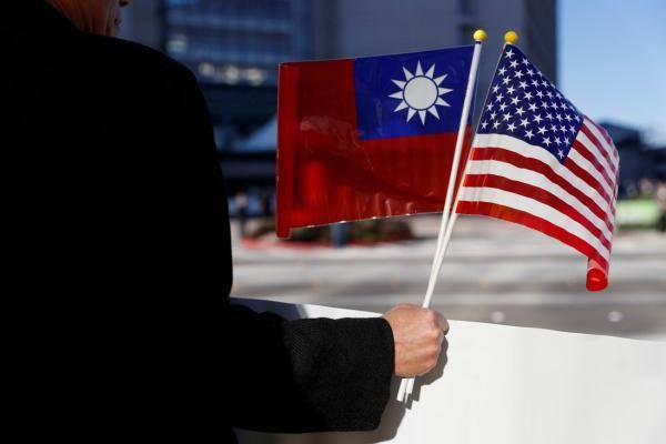 الصين غاضبة بسبب تايوان.. تحذير لبريطانيا واستدعاء لسفير أميركا