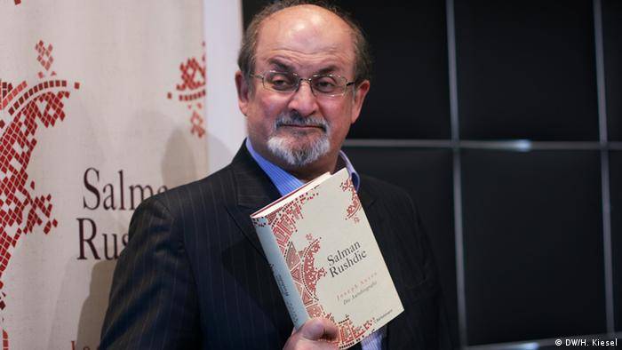 سلمان رشدي يتعرّض للطعن في غرب نيويورك واعتقال المشتبه به