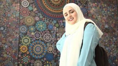 فنانة سورية تدخل موسوعة غينيس بأكبر لوحة ماندالا في العالم!