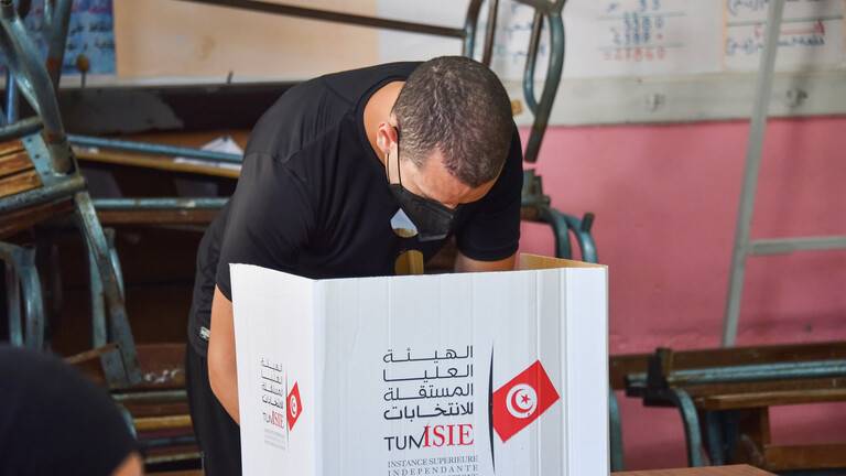 أكثر من 90٪ من الناخبين أيدوا مسودة الدستور التونسي الجديد