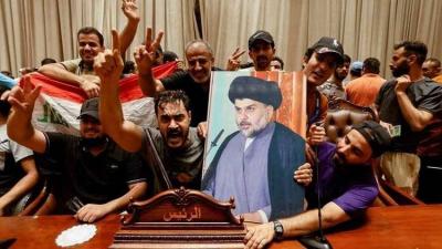 مناصرو الصدر يقتحمون البرلمان...