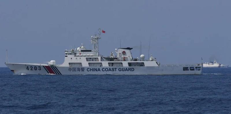 Serious Incident: Collision of Two Ships in the South China Sea (Video)