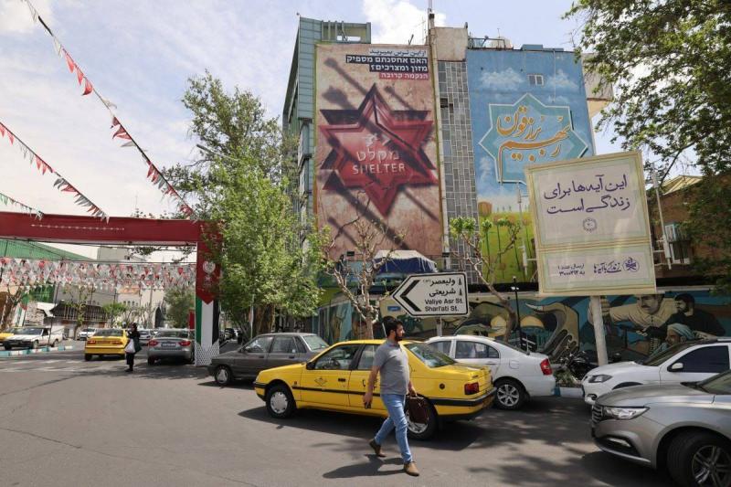 Between Connection and Separation: Tehran Negotiates with Washington on the 