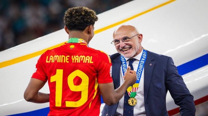 مدرب إسبانيا يحذر لامين جمال من خطأ 