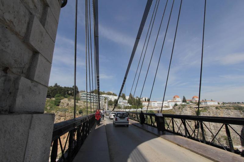 Algeria: 6 Families Climb the Highest Suicide Bridge (Video)