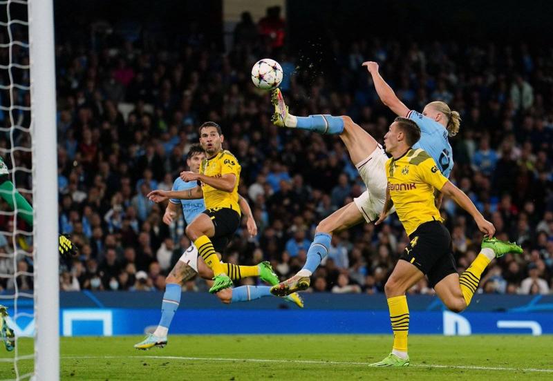 دورتموند يضم لاعب مانشستر سيتي نهائيا