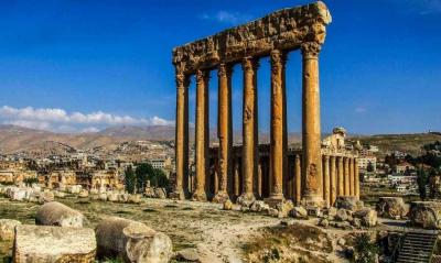 بالصور- هل تزعزعت أعمدة بعلبك؟