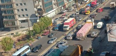 قتيلان في استهداف سيارة بمسيرة على اوتوستراد جونية (فيديو)