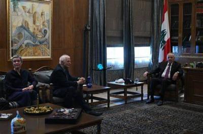 بري يبحث وبوريل هاتفياً أهمية التواصل لوقف إطلاق النار