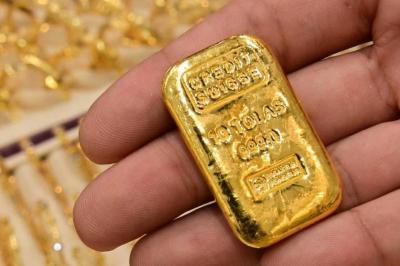 أسعار الذهب تقترب من 
