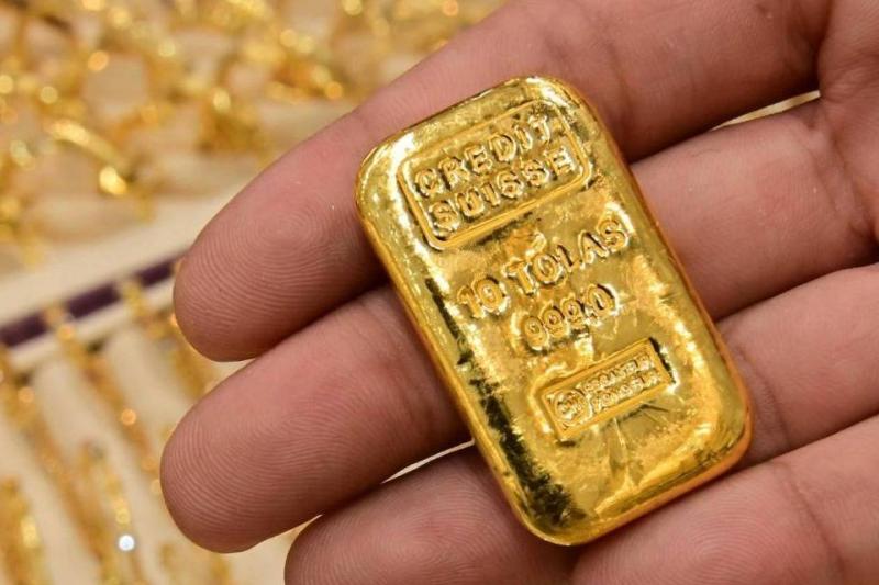 أسعار الذهب تقترب من 