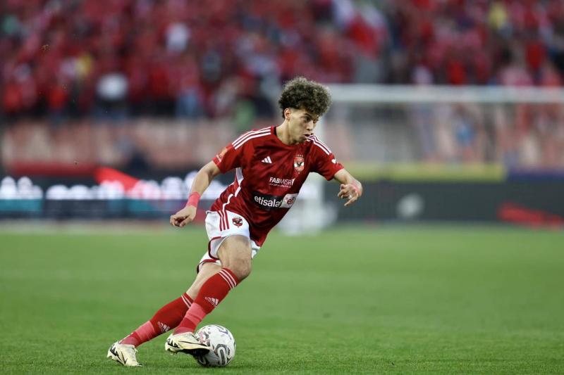 إمام عاشور يهز شباك العين الإماراتي بهدفٍ عالمي (فيديو)