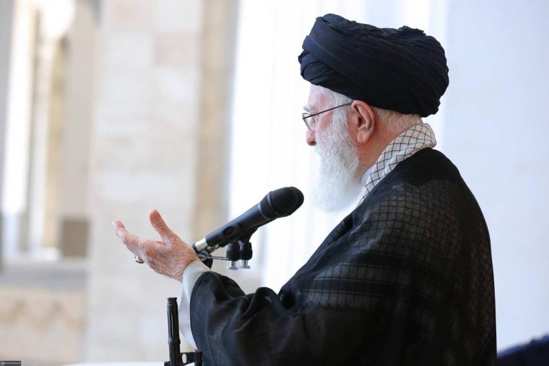 ممثل خامنئي يتعرّض لمحاولة اغتيال وتقارير متضاربة حول هوية القاتل