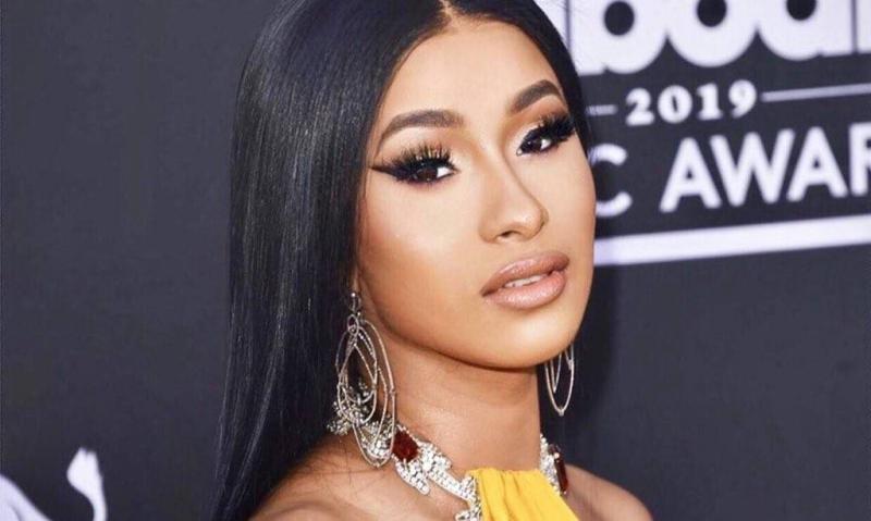 مغنية شهيرة تصفع إيلون ماسك... 