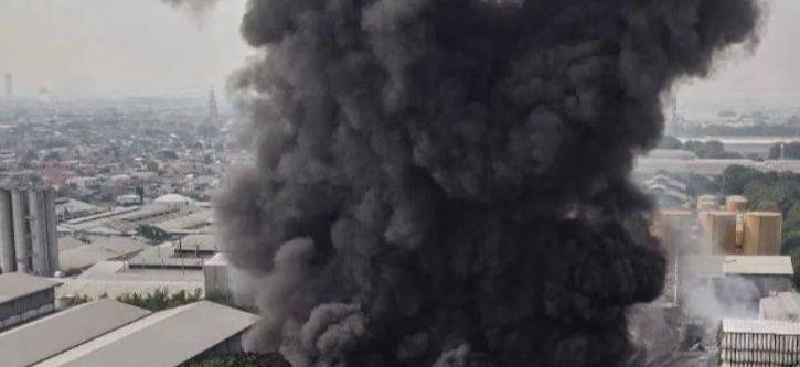 إندونيسيا.. مصرع 8 أشخاص جراء حريق في مصنع!