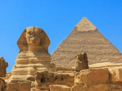 توقيف مهندس مصري حاول تسلق هرم خفرع