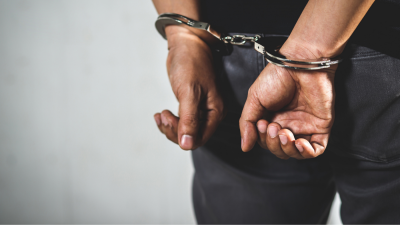 العراق.. اعتقال مطلوب للإعدام وموظف يبيع كفالات للمتهمين