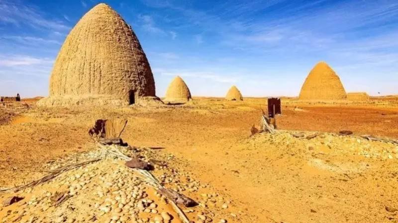 خلية النحل... مدافن غامضة بين الرمال في السودان