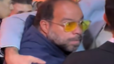فنان مصري ينفعل على منظمي مهرجان 