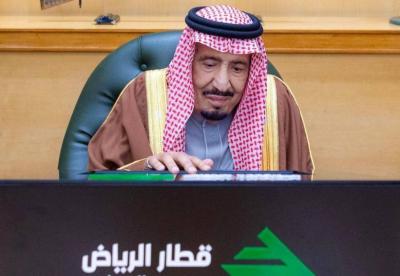 الملك سلمان يفتتح مشروع قطار الرياض