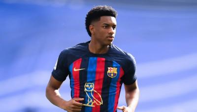 لاعب برشلونة يتعرض لأزمة صحية خطيرة... 