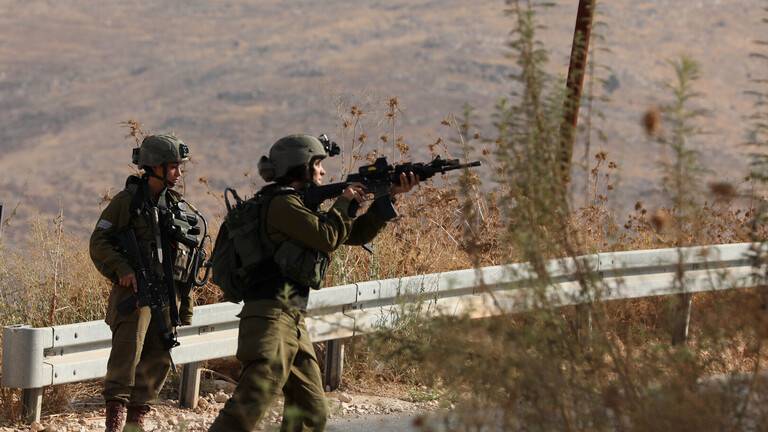 مقتل فلسطيني وإصابة 16 بعملية للجيش الإسرائيلي في الضفة الغربية