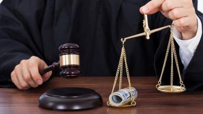 400 قاض يقررون الاستمرار في الاعتكاف