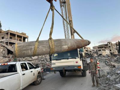 بالصورة ـ ازالة صاروخ عن الطريق العام في بلدة الشهابية